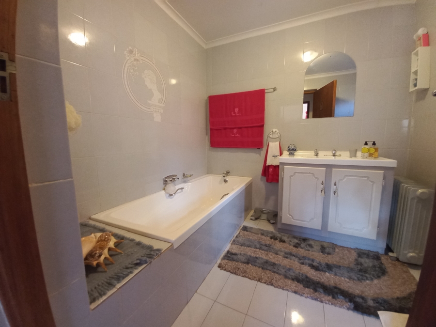 4 Bedroom Property for Sale in Safari Gardens North West